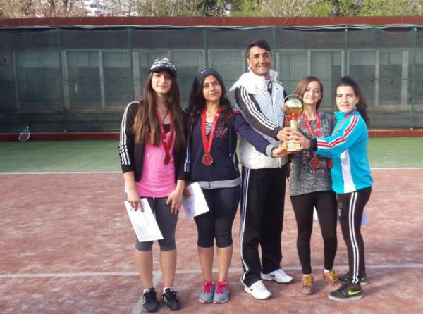 Tenis Takımımız Liseler Arası Tenis Turnuvasında İkinci Oldu...